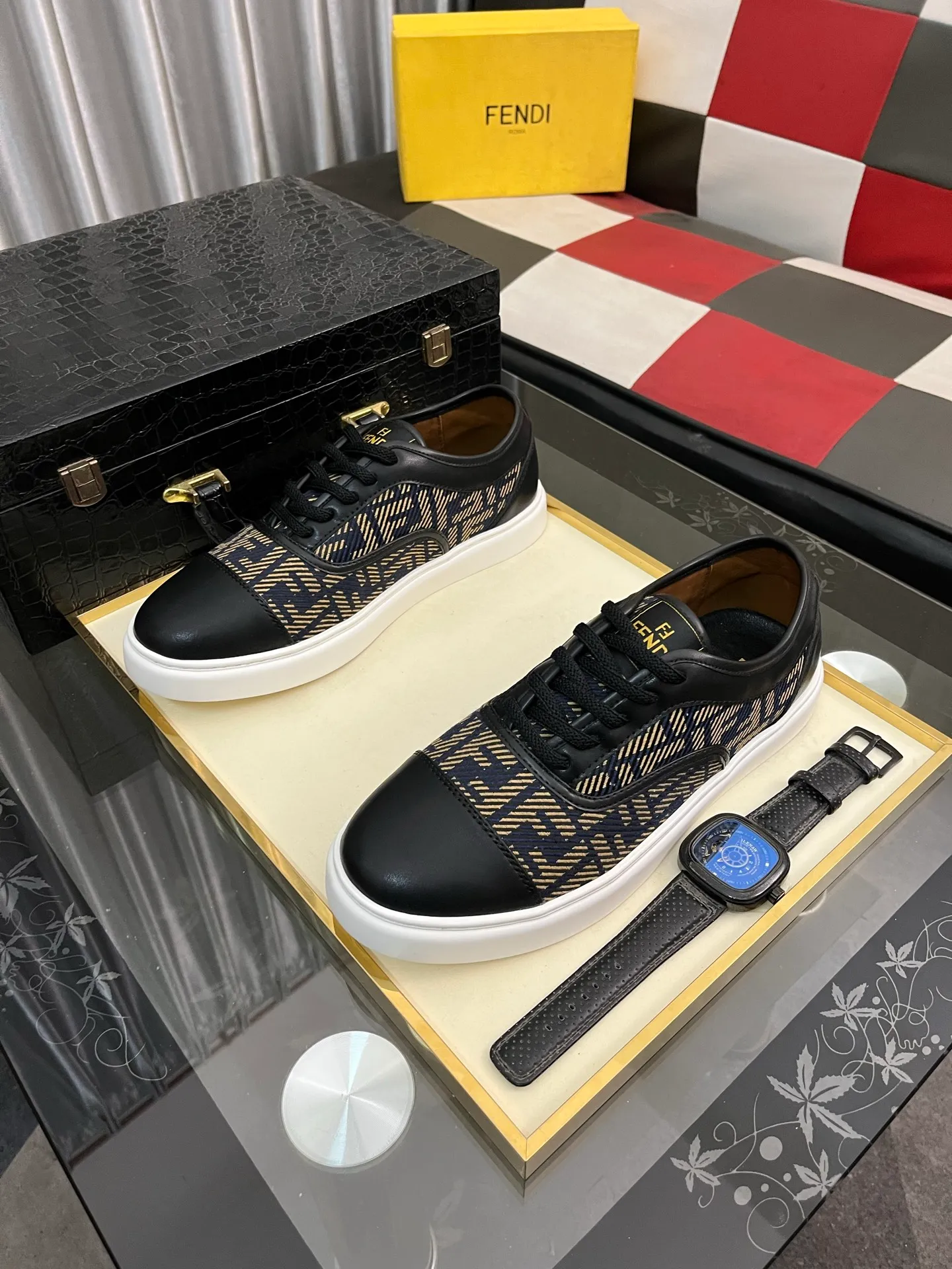 Men's Men's Shoes 💰400⌚️⌚️[Fendi] Fendi's latest casual shoes for men! Available at counters simultaneously! A one-to-one replica of the original. All imported official website one-to-one cowhide fabric. The interior is made of top-grade sheepskin, and the original factory-supplied rubber outsole is used. Leading new fashion concepts. Matching code: 38-443️⃣Colors available